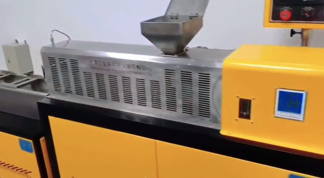 擠出切粒機組展示