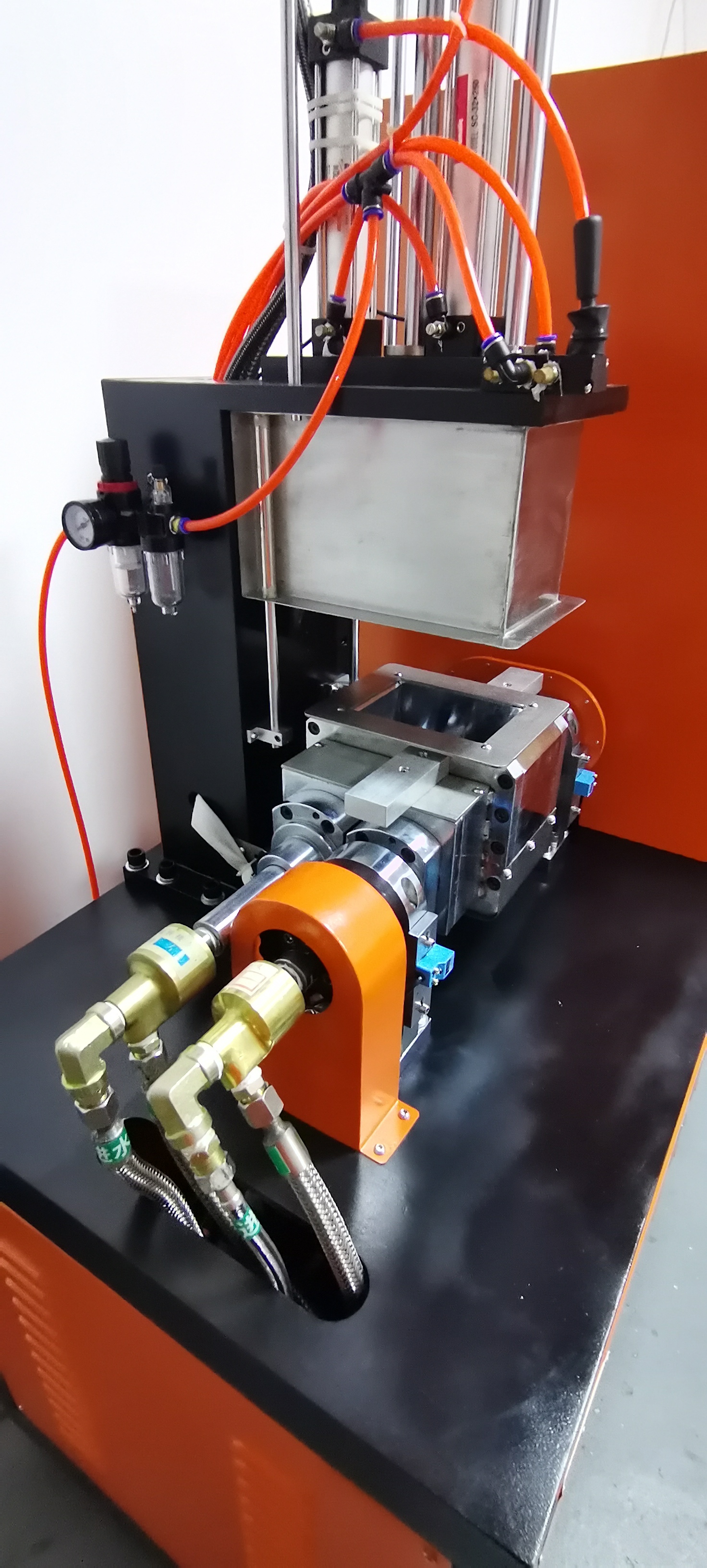 密煉機密煉倉展示